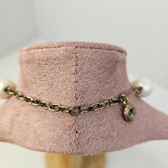 Lisner White Faux Pearl Necklace Round Bead Hook Close - Picture 3 of 6